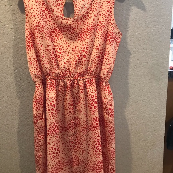 Size small sleeveless just above knee length dress. Keyhole back. Light material - Picture 6 of 6